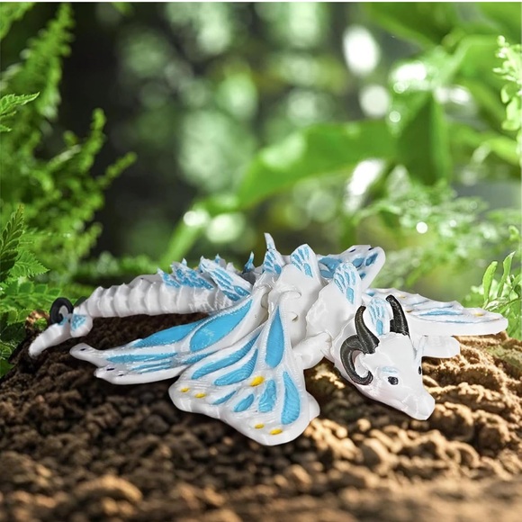 3D Printed Articulated Dragon Toy with wings, Flexible, Posable Fidget Toy - Picture 6 of 6